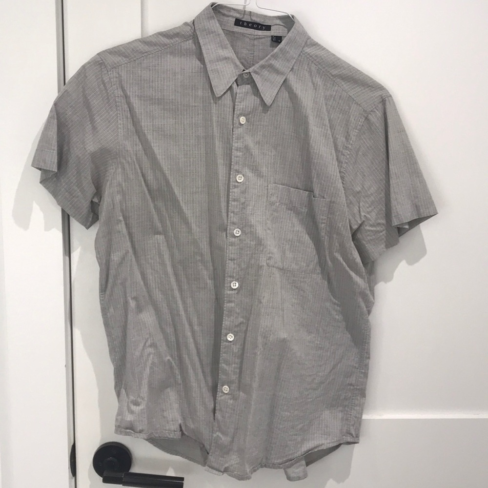 Men’s Theory grey button down short sleeve shirt